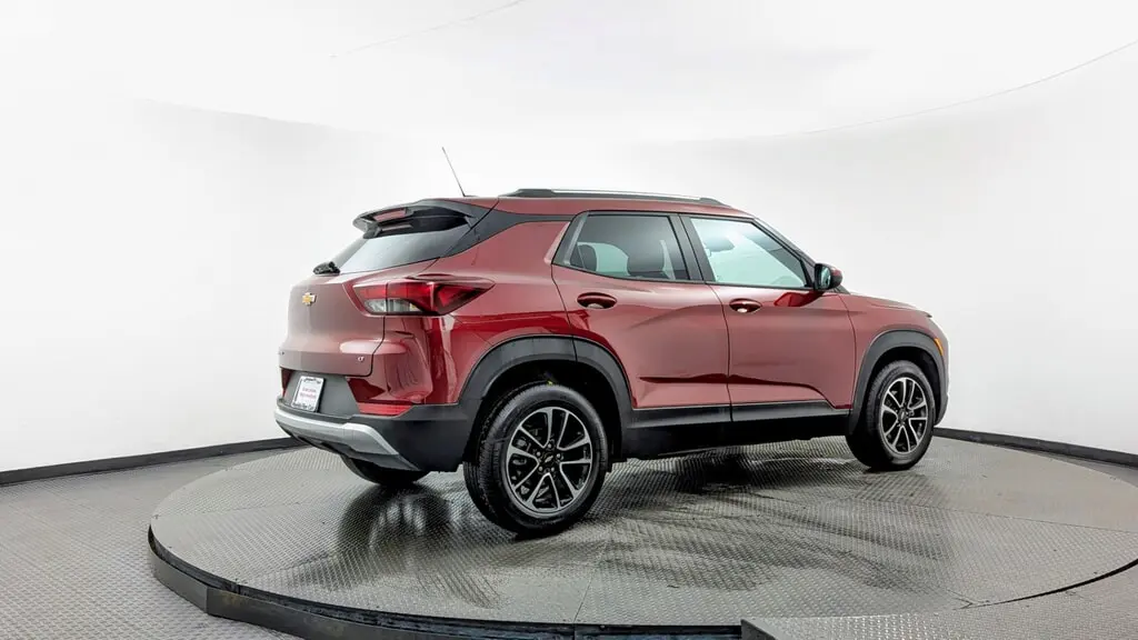 2025 Chevrolet Trailblazer LT photo 4