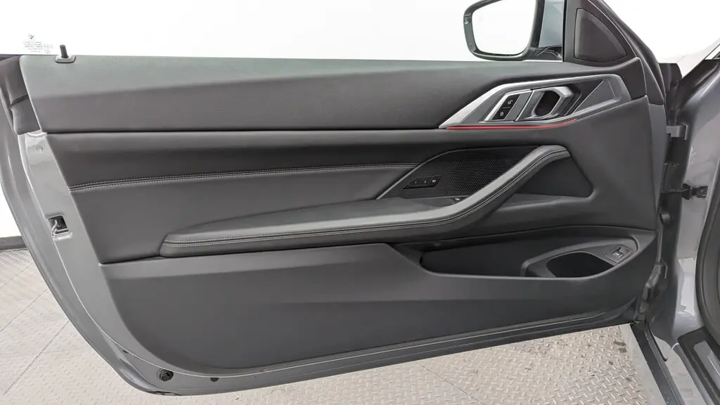 2025 Toyota Camry LE photo 9