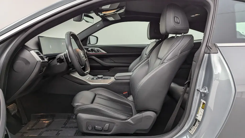2025 Toyota Camry LE photo 10