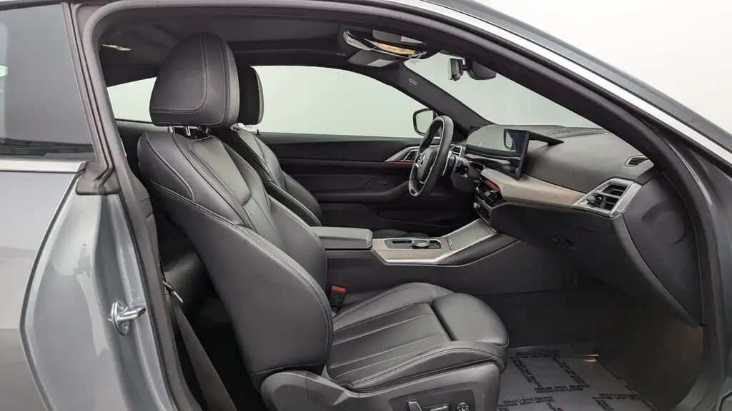 2025 Toyota Camry LE photo 14