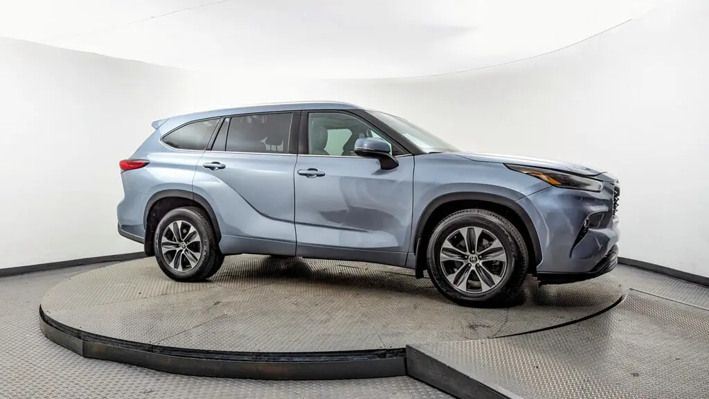 Florida Fine Cars - Used TOYOTA HIGHLANDER 2021 MIAMI XLE