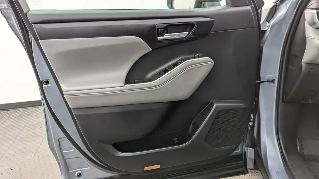 Florida Fine Cars - Used TOYOTA HIGHLANDER 2021 MIAMI XLE