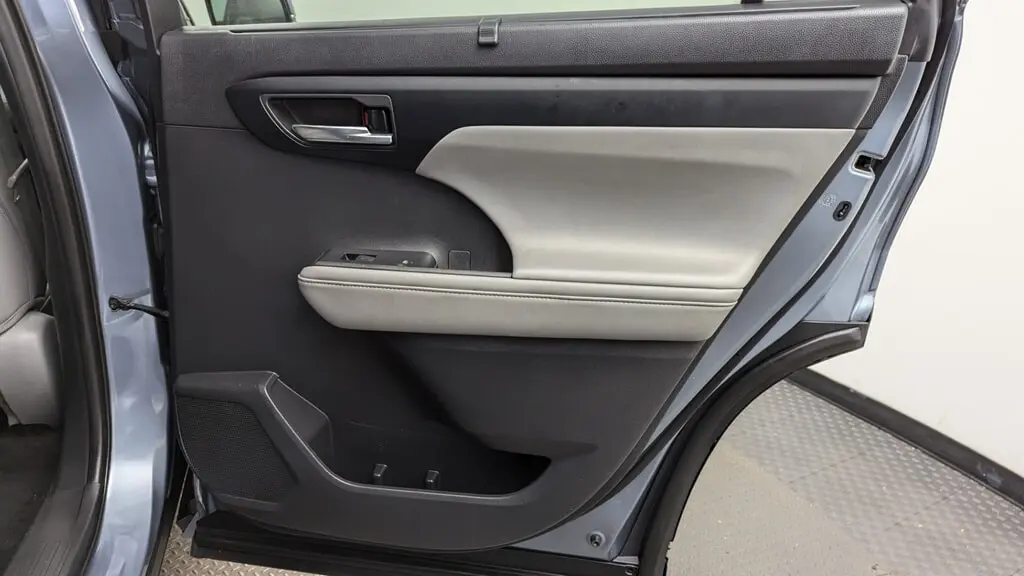 Florida Fine Cars - Used TOYOTA HIGHLANDER 2021 MIAMI XLE