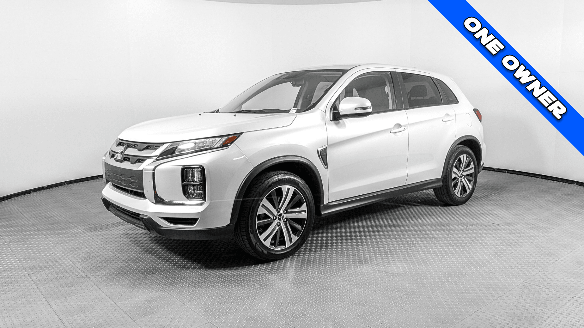 2024 Mitsubishi Outlander Sport SE's photo