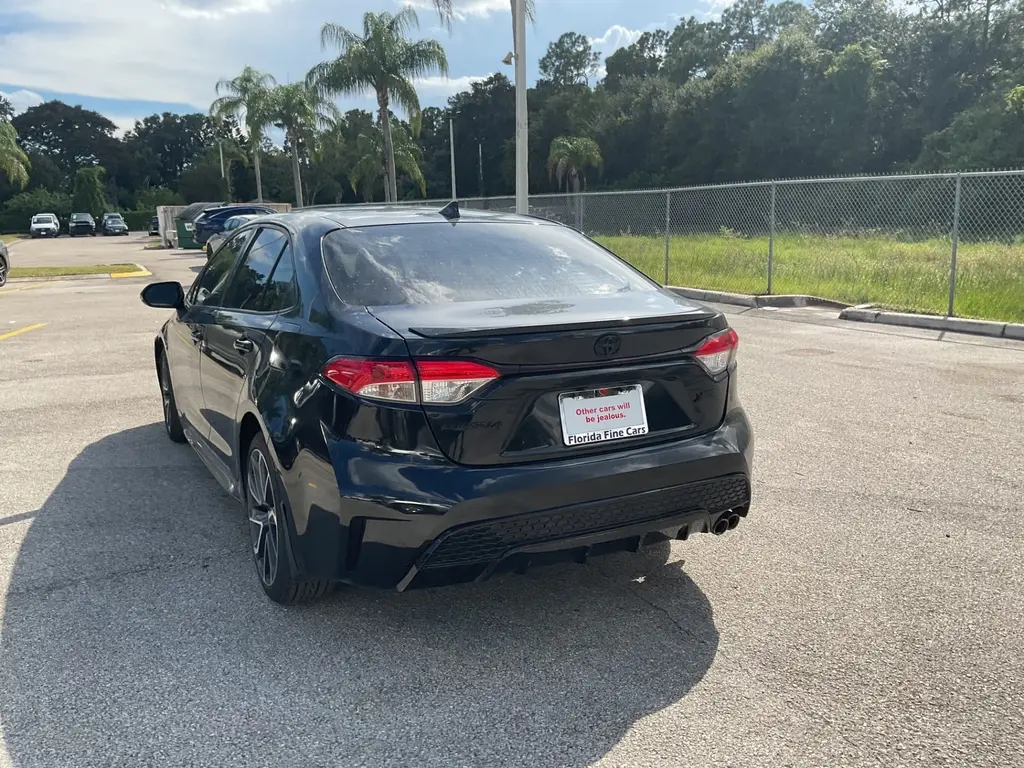 2021 Toyota Corolla SE photo 2