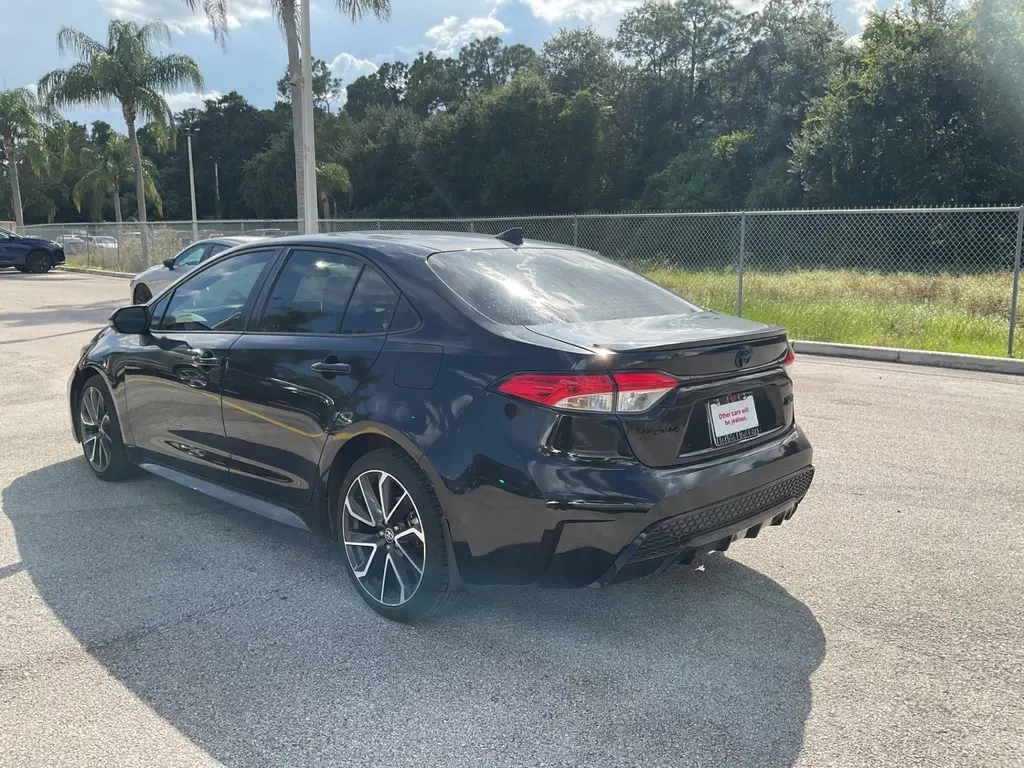 2021 Toyota Corolla SE photo 3