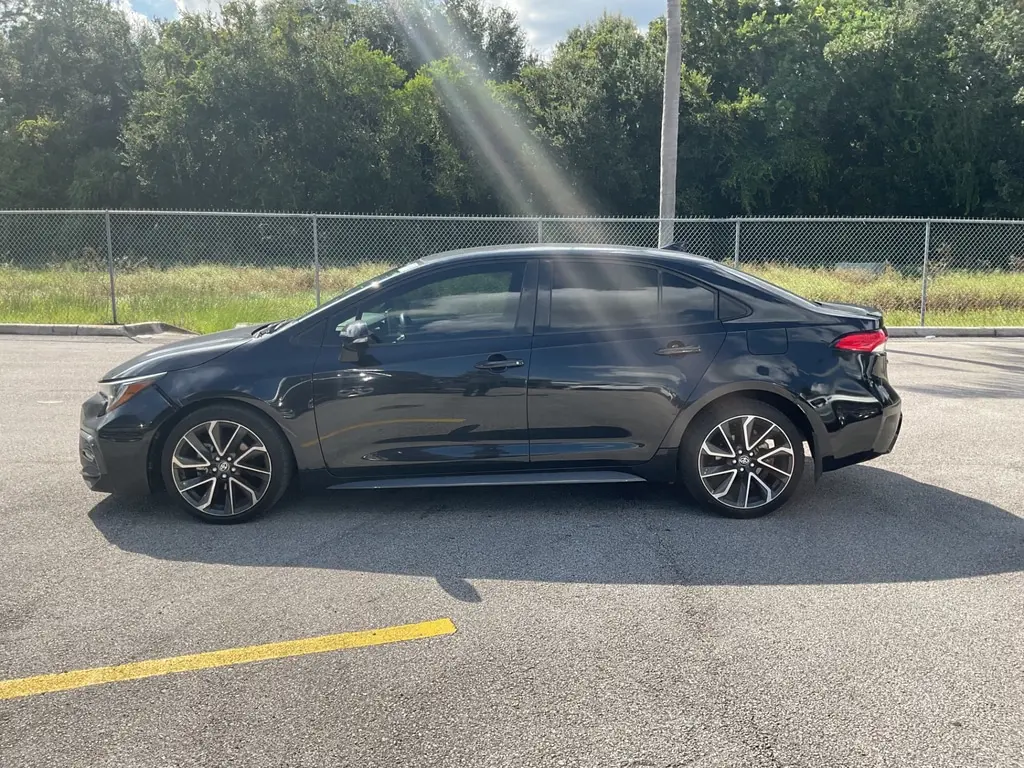 2021 Toyota Corolla SE photo 4