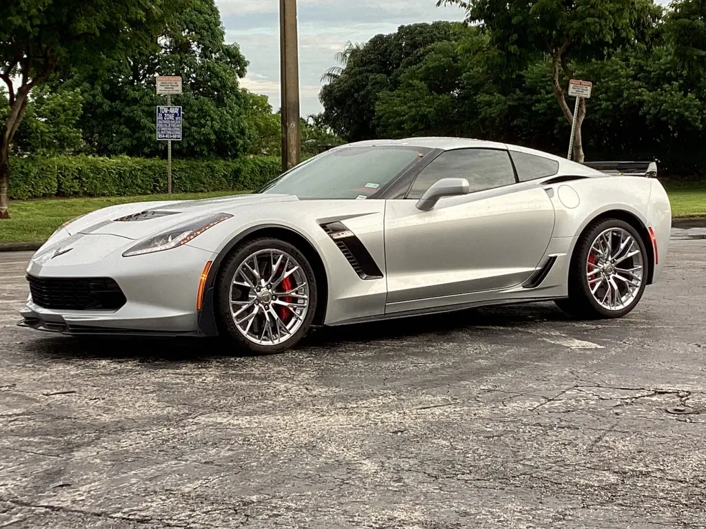 2017 Chevrolet Corvette Z06 2LZ photo 2