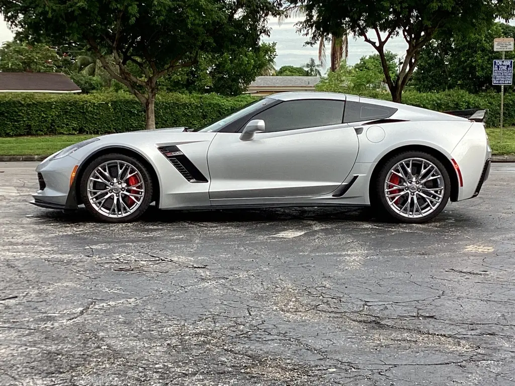 2017 Chevrolet Corvette Z06 2LZ photo 3