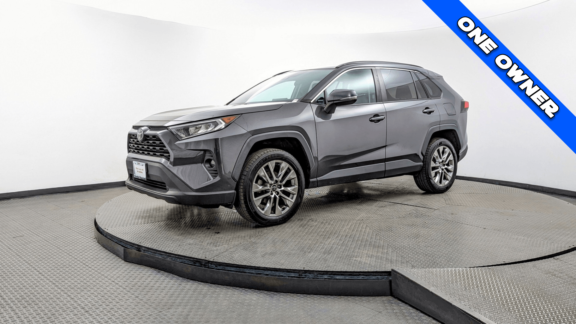 2020 Toyota RAV4 XLE Premium's photo