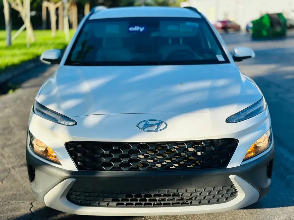 2023 Hyundai Kona SEL photo 2