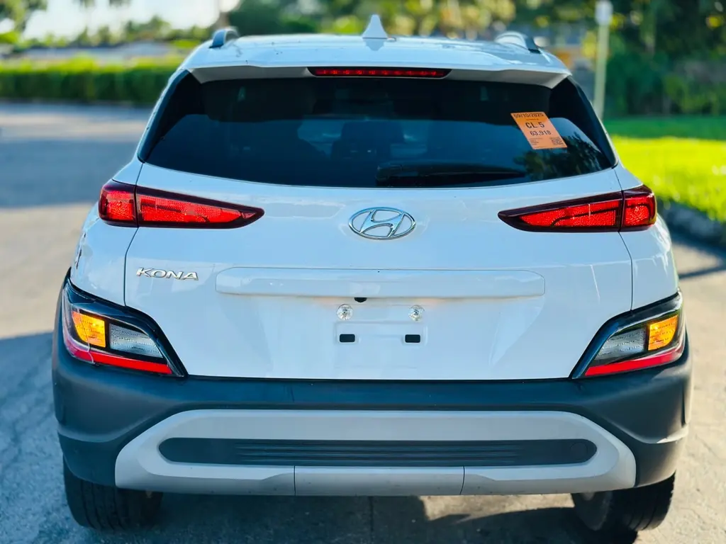 2023 Hyundai Kona SEL photo 3