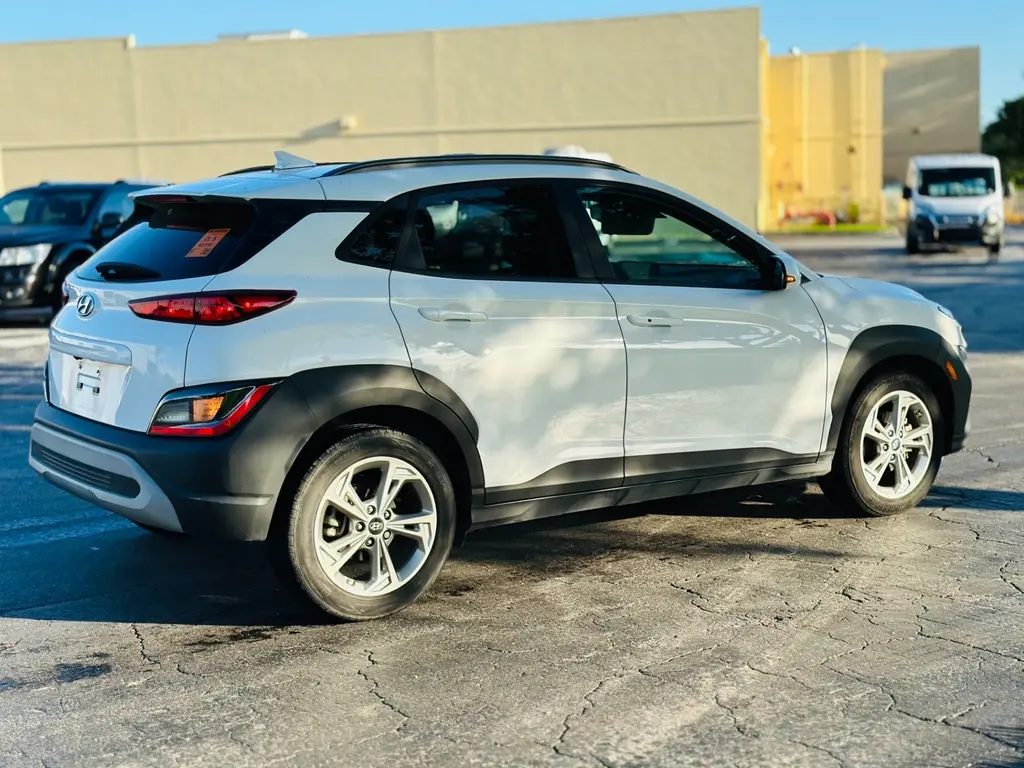 2023 Hyundai Kona SEL photo 4