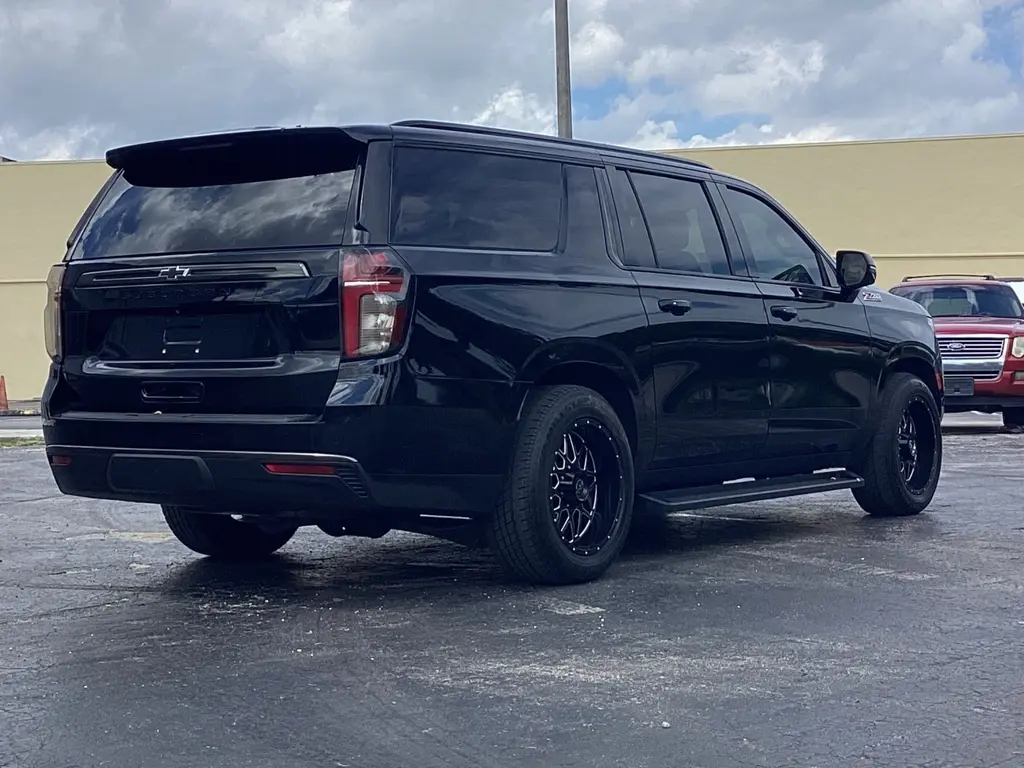 2021 Chevrolet Suburban Z71 photo 4