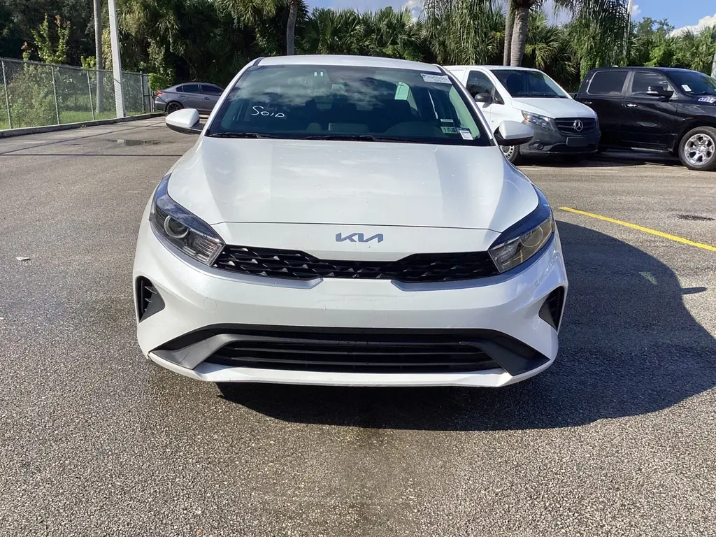 2024 Kia Forte LXS photo 2