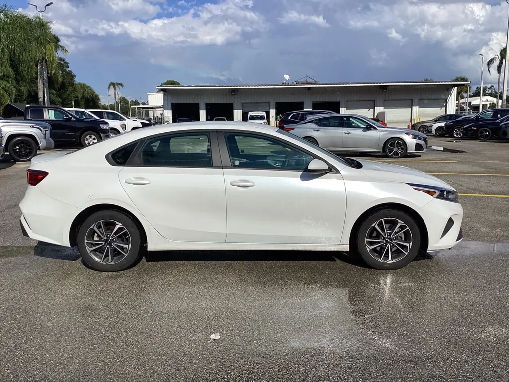 2024 Kia Forte LXS photo 4