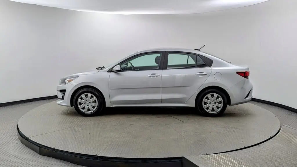 2022 Kia Rio S photo 2