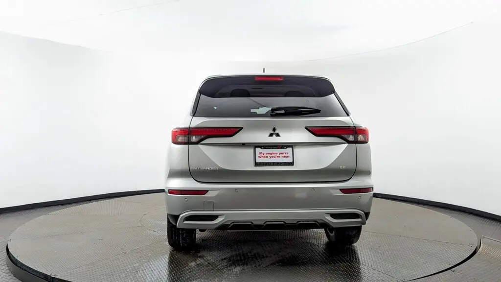2024 Mitsubishi Outlander SE photo 4