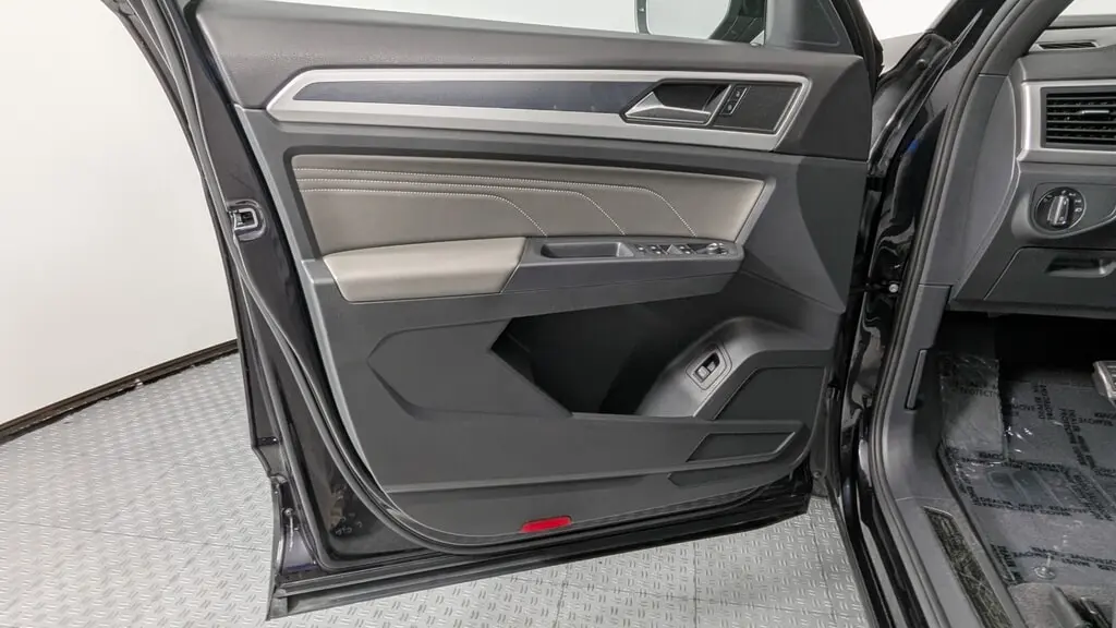 Florida Fine Cars - Used VOLKSWAGEN ATLAS CROSS SPORT 2021 ORLANDO 3.6L V6 SE W/TECHNOLOGY R-LINE