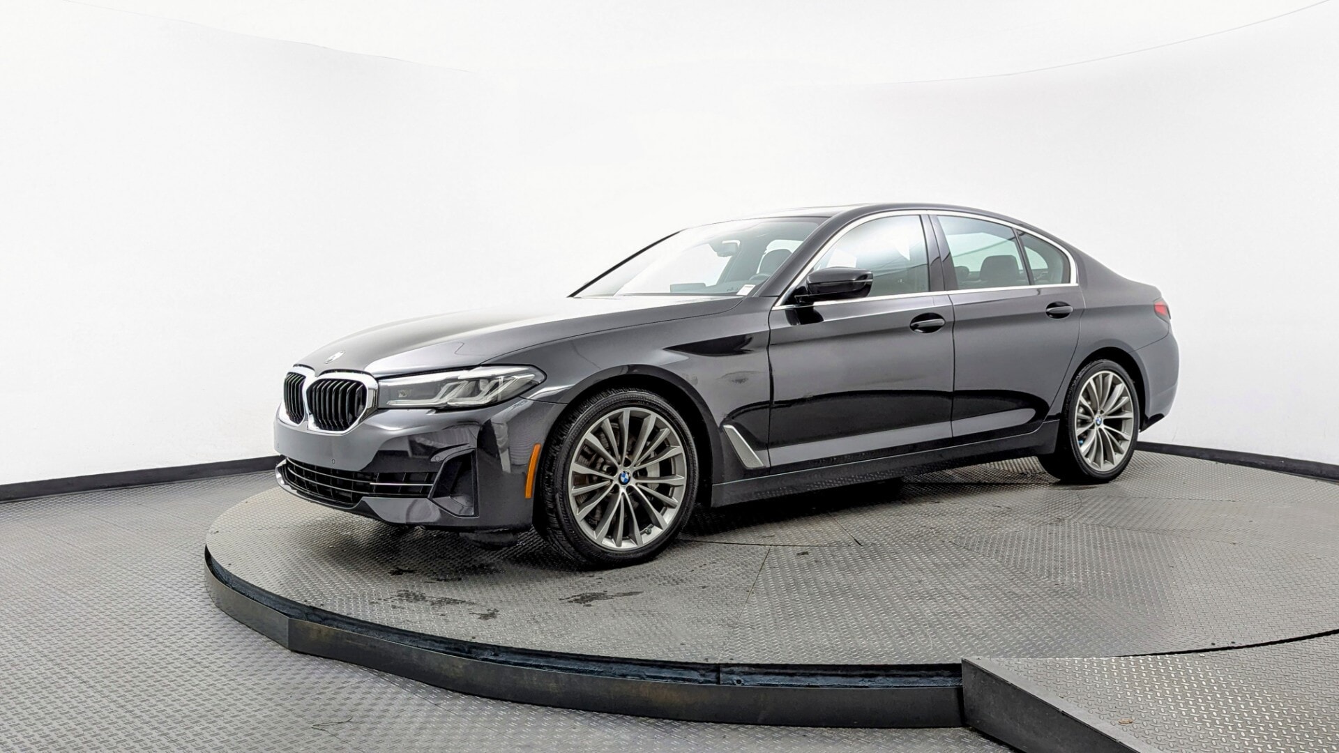 2021 BMW 5 Series 530i's photo