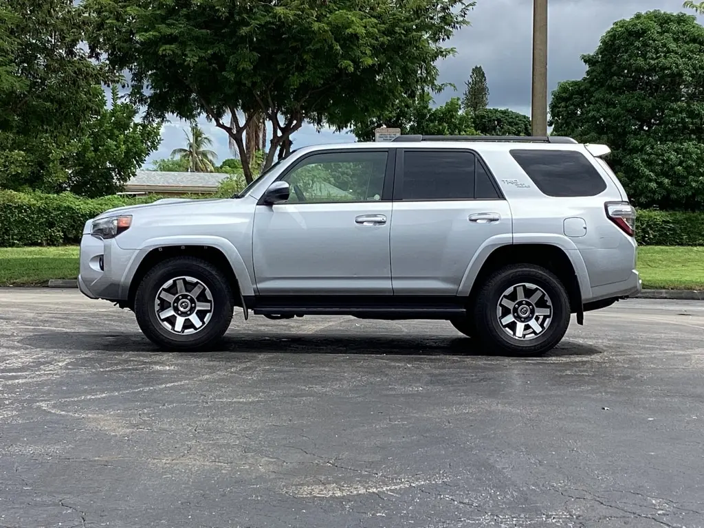 2023 Toyota 4Runner TRD photo 3