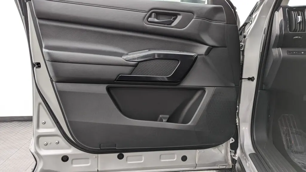2025 Nissan Pathfinder SV photo 7