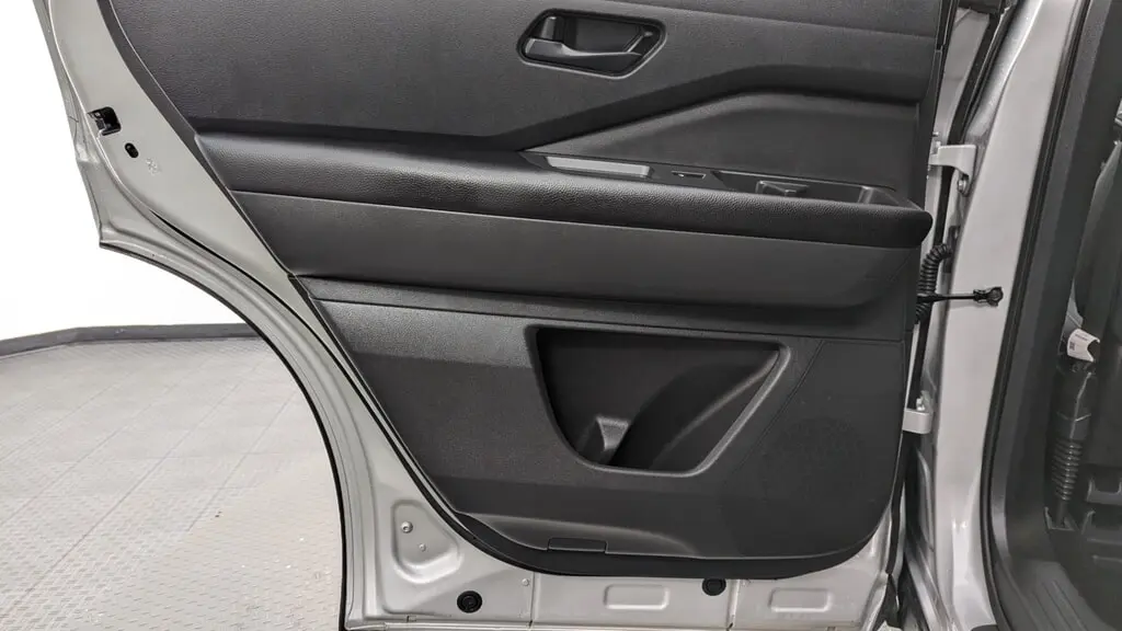 2025 Nissan Pathfinder SV photo 10