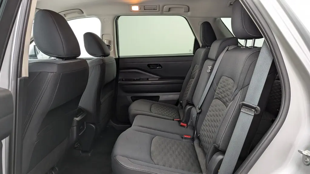 2025 Nissan Pathfinder SV photo 11