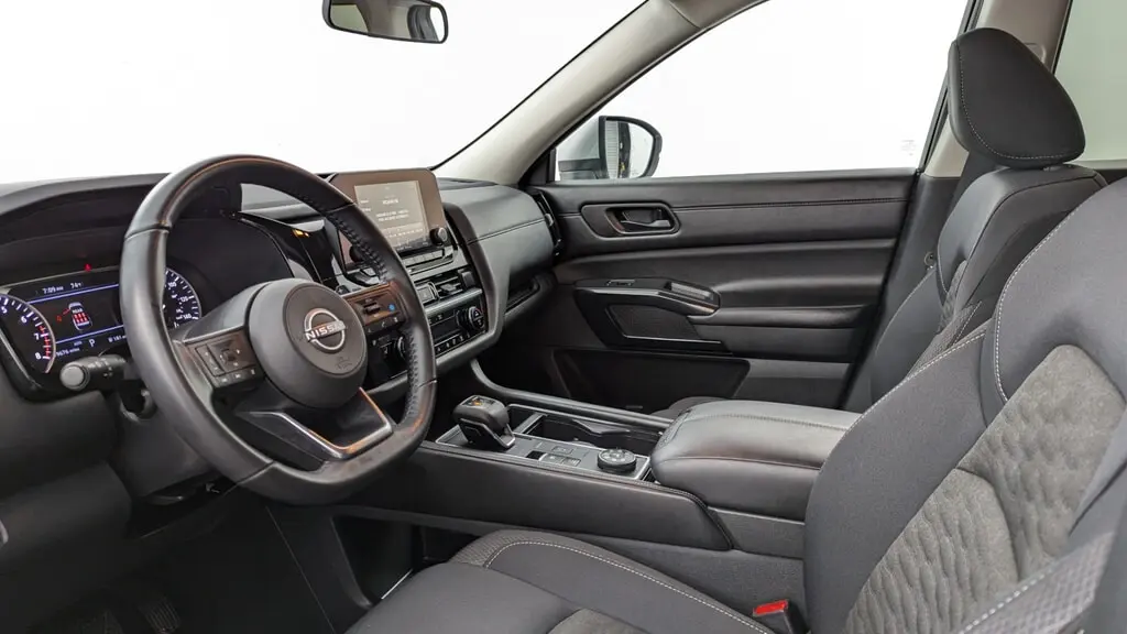 2025 Nissan Pathfinder SV photo 17