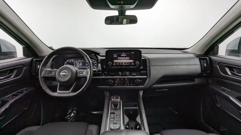 2025 Nissan Pathfinder SV photo 18