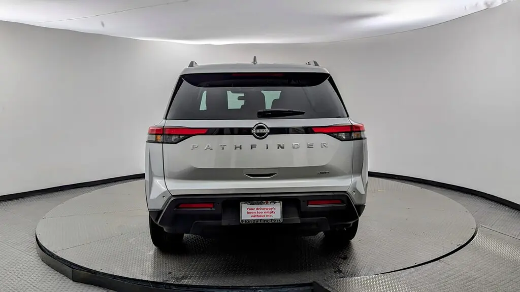 2025 Nissan Pathfinder SV photo 2