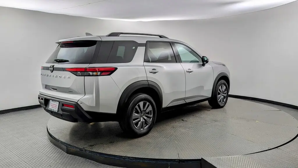 2025 Nissan Pathfinder SV photo 3