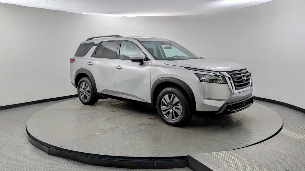 2025 Nissan Pathfinder SV photo 5