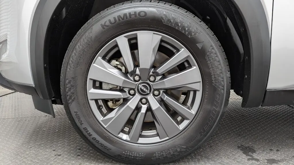2025 Nissan Pathfinder SV photo 21
