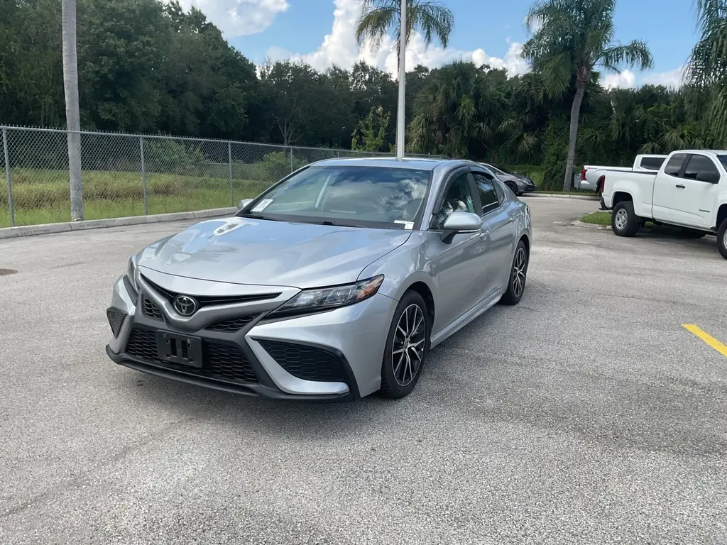 2023 Toyota Camry SE photo 4