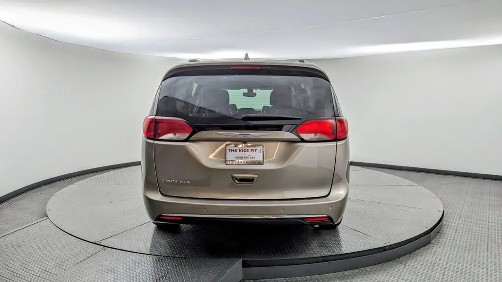 2018 Chrysler Pacifica Touring Plus photo 4