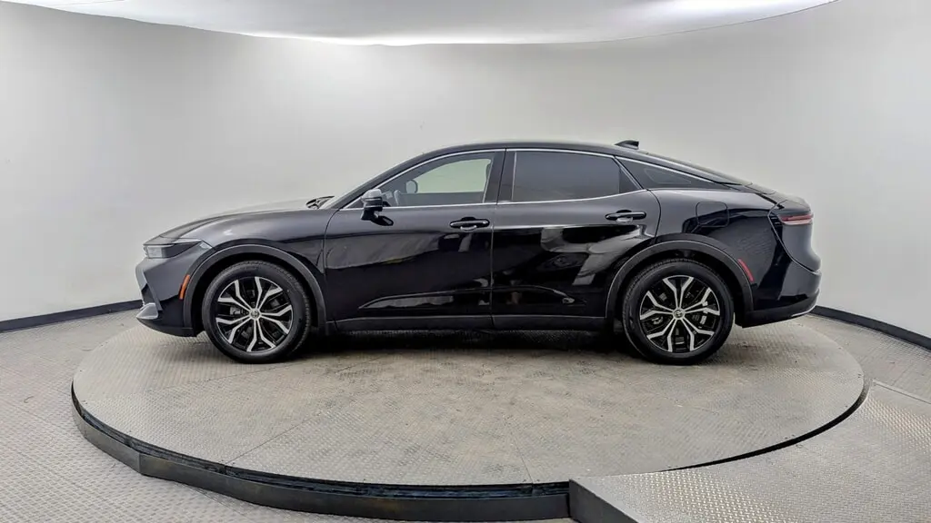 2023 Toyota Crown XLE photo 2