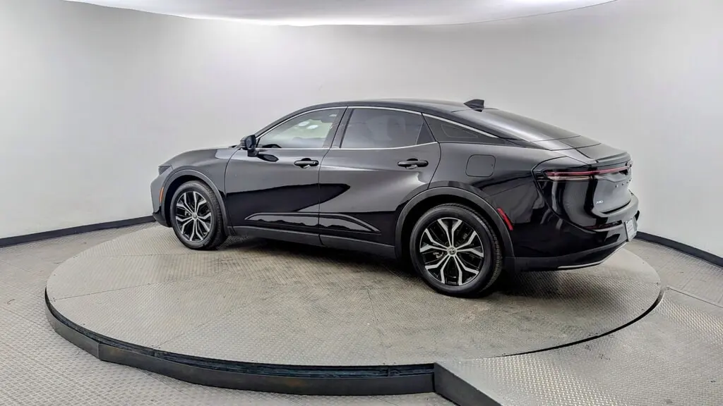 2023 Toyota Crown XLE photo 3