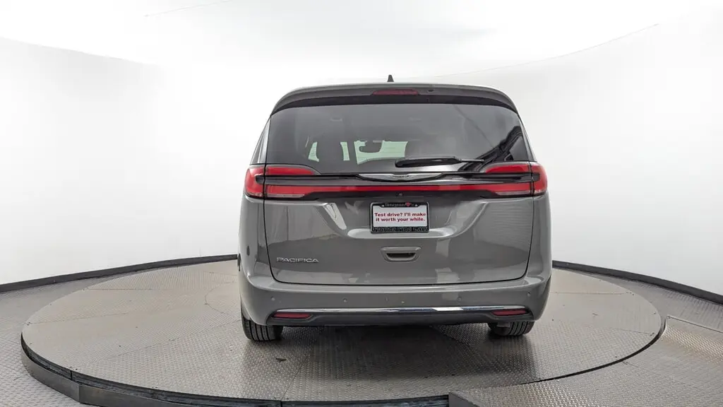 2022 Chrysler Pacifica Touring L photo 4