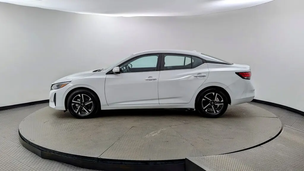 2025 Nissan Sentra SV photo 2
