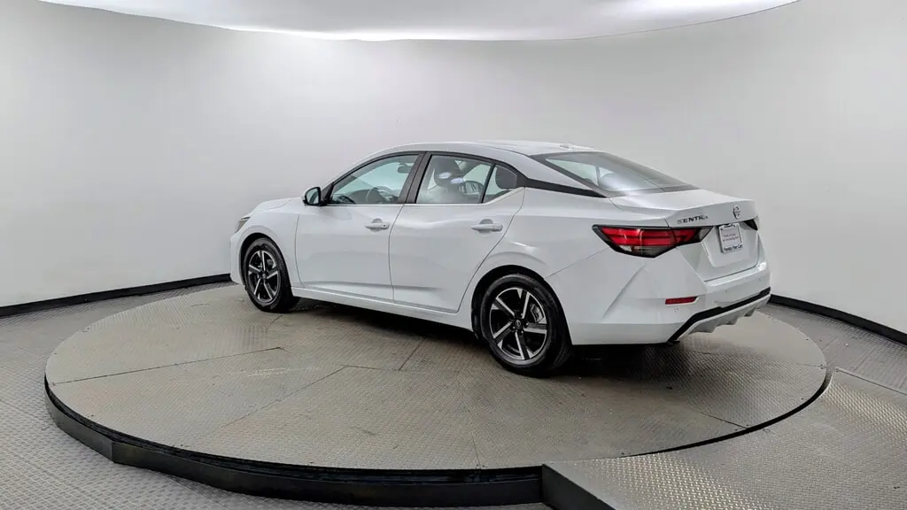 2025 Nissan Sentra SV photo 3