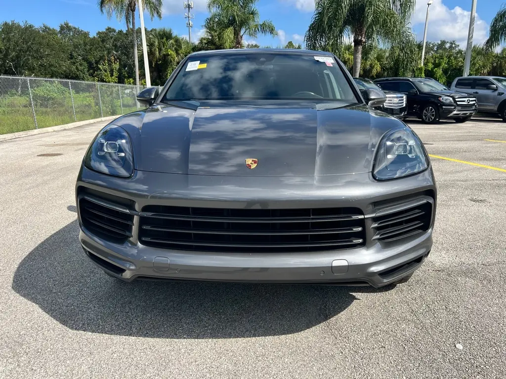 2019 Porsche Cayenne S photo 2