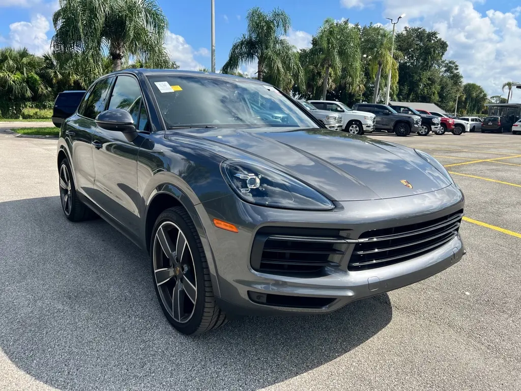 2019 Porsche Cayenne S photo 3