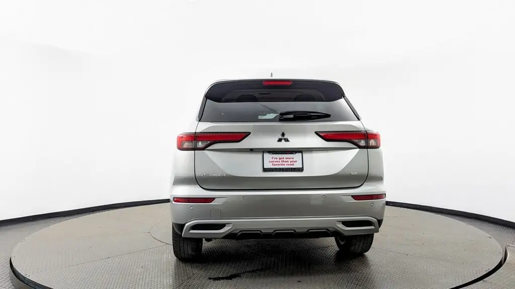 2024 Mitsubishi Outlander SE photo 4