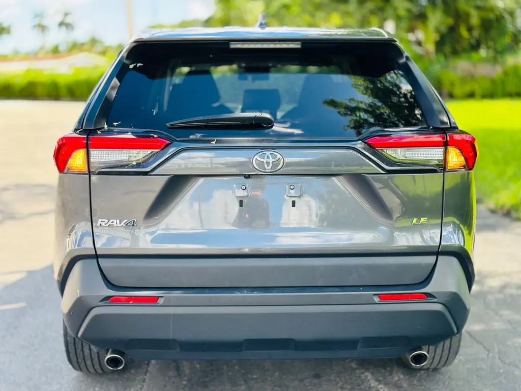 2024 Toyota RAV4 LE photo 3