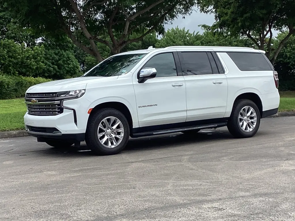 2023 Chevrolet Suburban Premier photo 2