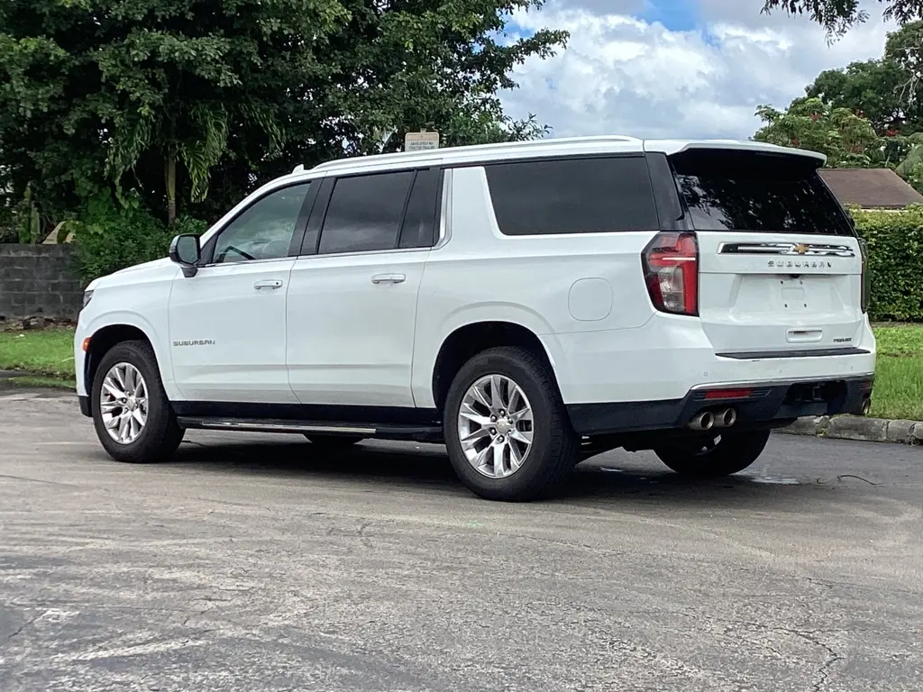 2023 Chevrolet Suburban Premier photo 4