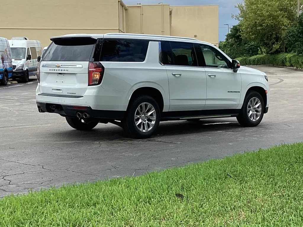 2023 Chevrolet Suburban Premier photo 5