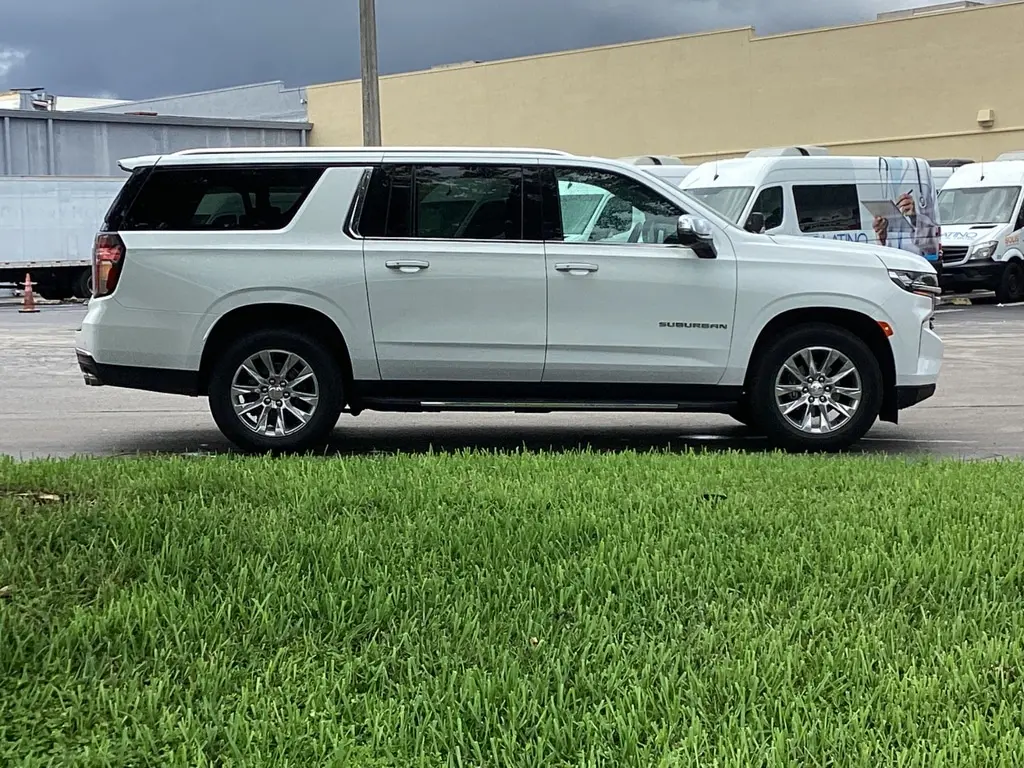 2023 Chevrolet Suburban Premier photo 6