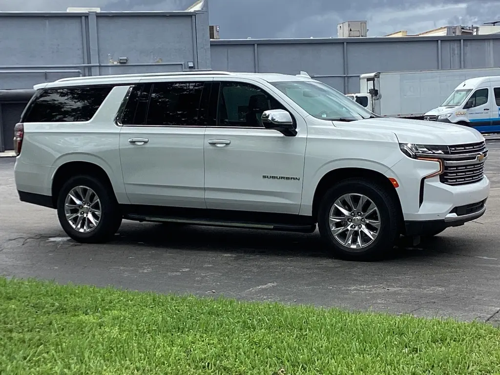 2023 Chevrolet Suburban Premier photo 7